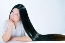 Как китаянки умудряются отрастить самые длинные волосы в мире