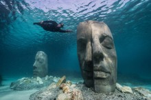 Откуда на дне моря у французского острова Сент-Маргерит появились гигантские каменные головы