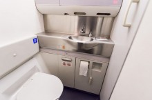 Куда деваются отходы в туалетах на борту самолетов