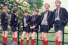 Почему в Англии мальчикам до 8 лет нельзя носить брюки