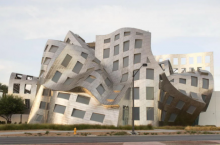 Эпатажные здания архитектора Фрэнка Гери, поражающие мир своим видом и формами
