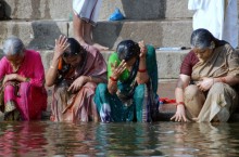 Священные воды Ганга: почему люди со всего мира приезжают, чтобы отойти в мир иной на его берегу
