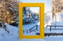 Зачем телеканал National Geographic установил свои желтые рамки в России