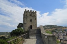 В Испании можно арендовать замок Средневековья за 20 евро