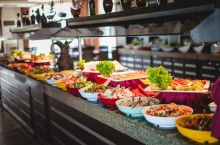 Почему стол называют шведским и можно ли там попробовать настоящие шведские блюда