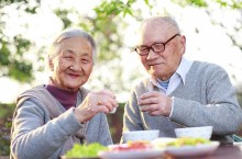 Почему японские пенсионеры работают на пенсии