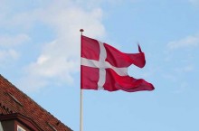Зачем в Дании вывешивают флаги из окон. Что это значит