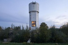 Как два брата переоборудовали старую водонапорную башню в комфортный многоуровневый дом