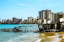 Почему когда-то роскошный курорт на восточном побережье Кипра оказался заброшен