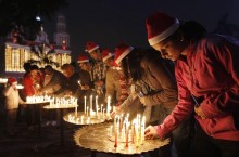 Новый год на кладбище и другие странные традиции празднования в мире