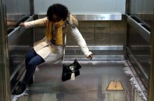 Лифт без дна и подъемник-бар: как выглядят необычные лифты мира