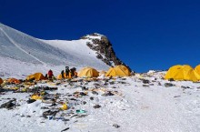 Власти Непала оказались противниками очистки Эвереста от мусора