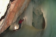 Где находится пещера Снежной королевы: красоты пещеры Айсризенвельт
