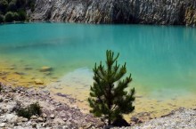 Опасное озеро Monte Neme: в чем секрет необычного цвета его вод