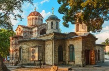 Какой православный храм в России считается самым древним и где он находится