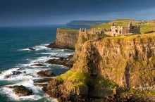 Замок Данлюс: достояние Ирландии, которое привлекает ценителей древней архитектуры и легенд