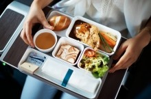 Почему вкус еды во время полета кажется другим