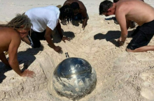 Странная находка: на Багамах обнаружили 41-килограммовый шар из металла со словами на русском