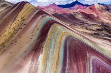 Разноцветные горы в Перу – почему возвышенности приобрели такой окрас