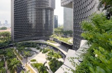 Сингапурский небоскреб, на крыше которого растут благоухающие сады
