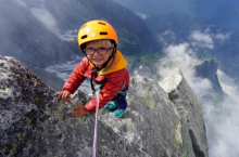 Как трехлетний мальчик сумел взобраться на вершину высотой более 3300 метров