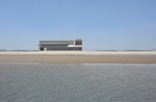 Где находится самая «одинокая» в мире библиотека, затерянная на побережье