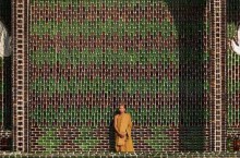 Буддийский храм из пивных бутылок