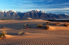 «Неправильная» пустыня: удивительные Чарские пески посреди Сибири