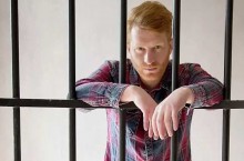 Покормить рыб и угодить за решетку: за что можно получить наказание за границей