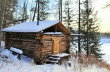 Зимовья в тайге: почему двери этих домиков всегда открываются только наружу