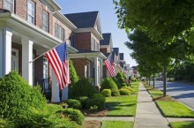 Нельзя ставить высокий забор и делать ремонт: запреты для домовладельцев в Америке