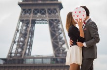 Поцелуи, косички и тосты: что считается французским, но не имеет отношения к Франции
