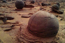 «Долина планет» в ливийской пустыне или загадочные живые камни