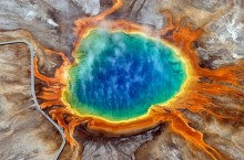 «Глаз Йелоустоуна» – невероятной красоты большой призматический источник в США