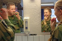 В армии Норвегии мужчин и женщин помещают  в одну казарму