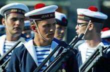 Зачем французы пришивают помпон на берет матросам