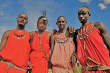 Зачем в Кении мужчины после свадьбы надевают женское платье