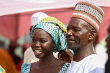 В какой нигерийской деревне мужчины и женщины разговаривают на разных языках