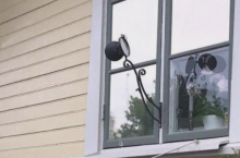 Зачем шведы вешают зеркала за окнами своих домов