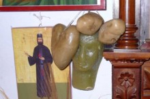 Откуда в церквях Кипра пошла традиция ставить восковые куклы