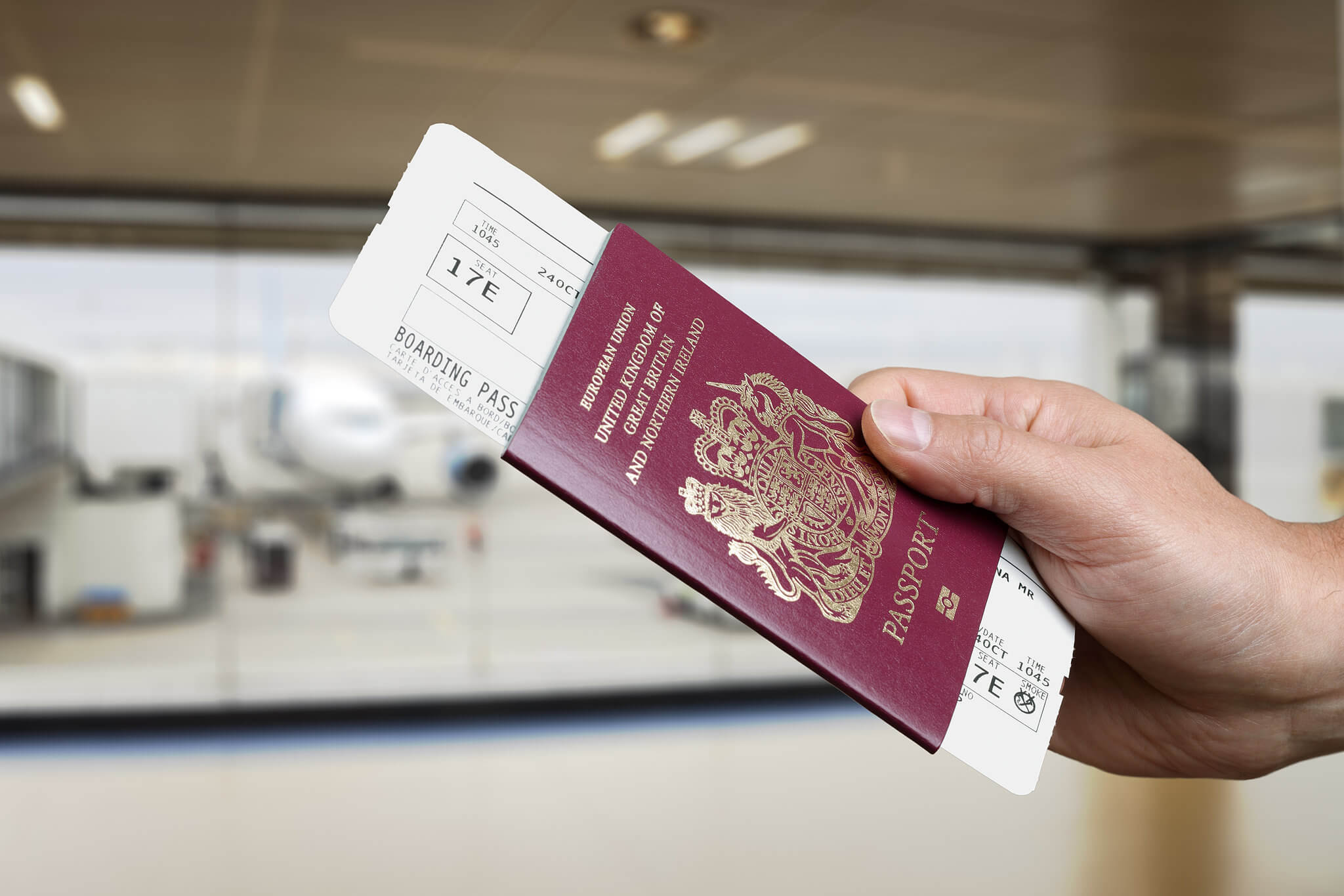 Паспорт и билет на самолет