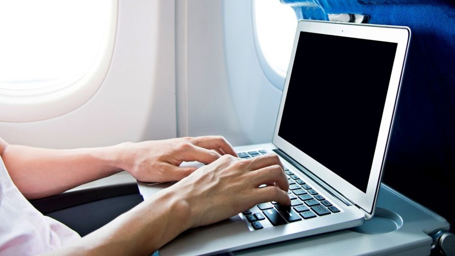 Можно ли брать ноутбук в самолет
