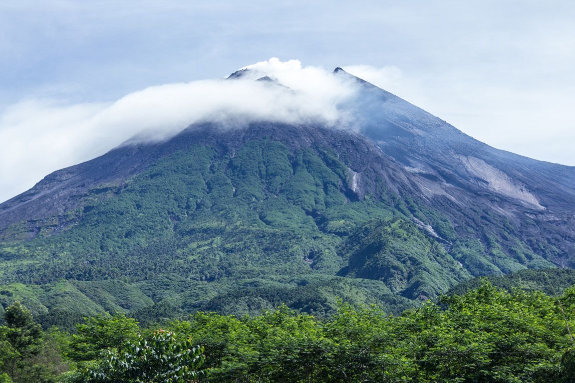 Гора Мерапи в Индонезии