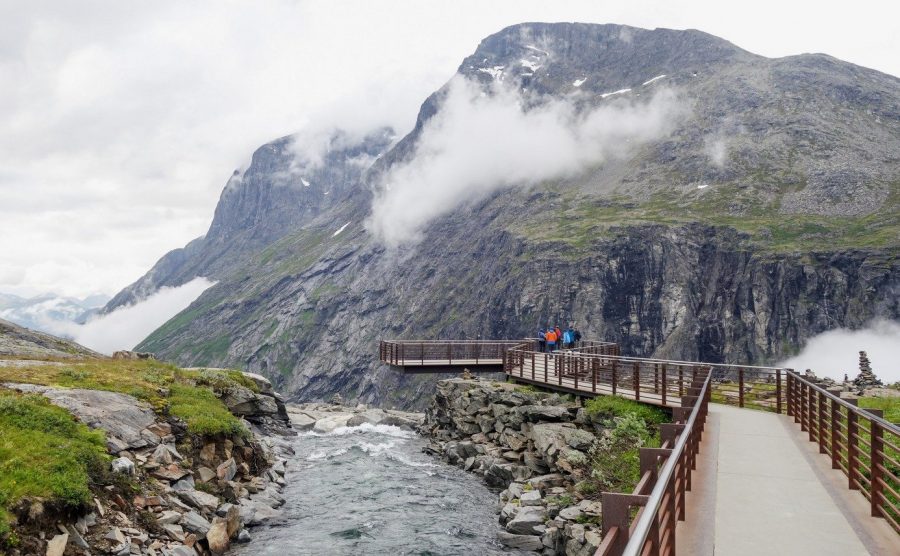 Норвегия поход в горы для отдыха
