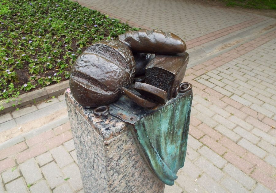 Памятник хлебу в Зеленогорске