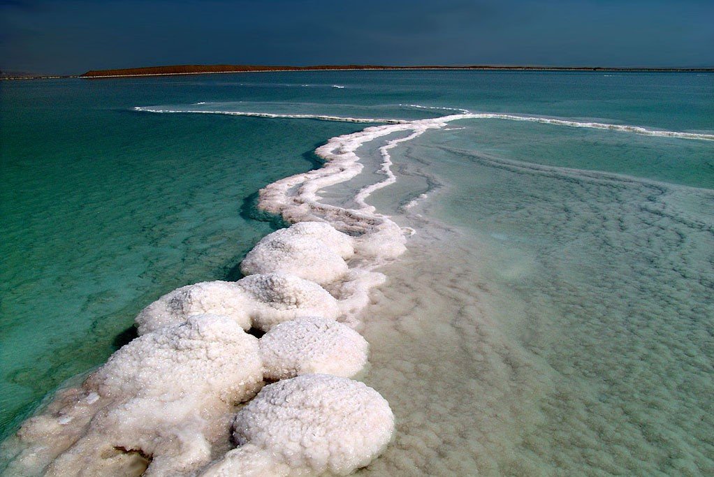 Мертвое море с соленой водой