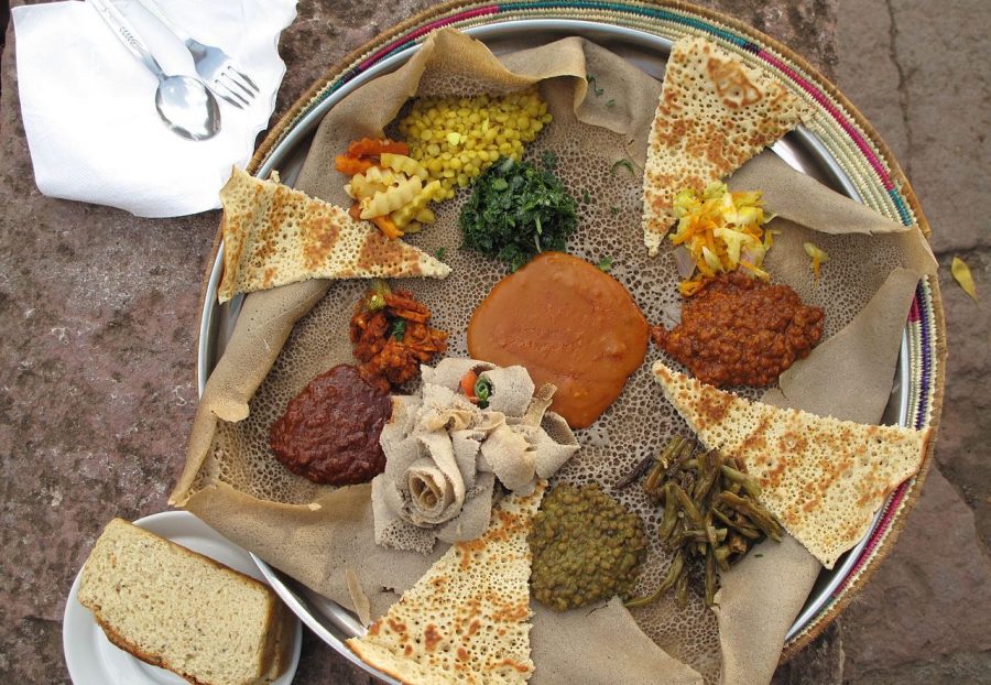 Еда на тарелке в Северной Африке