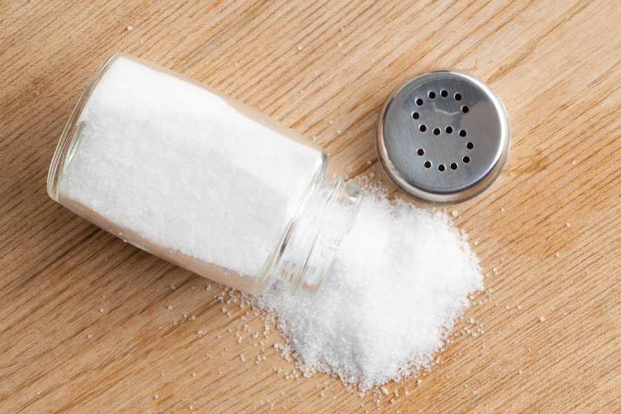 Рассыпать соль на стол плохая примета