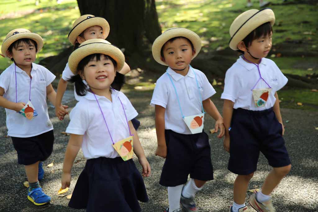 Япония С детства ходьба по струнке