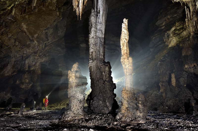 команда исследователей из 15 человек обнаружила огромнейшую пещеру в городе Чунцин